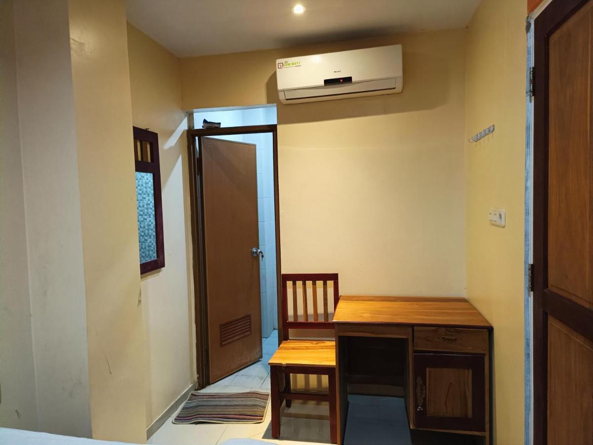 Balqies Homestay Syariah Makassar Mitra Reddoorz Exterior foto