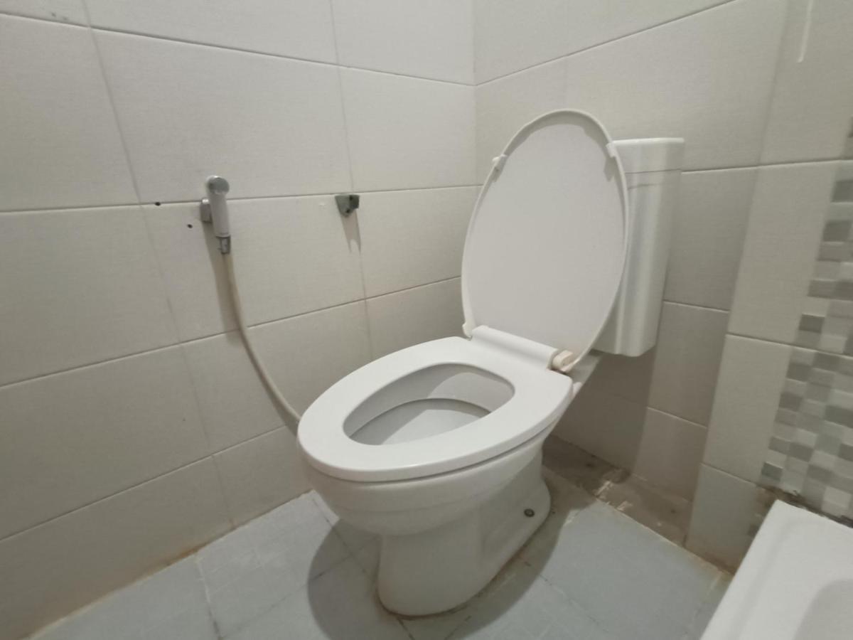 Balqies Homestay Syariah Makassar Mitra Reddoorz Exterior foto